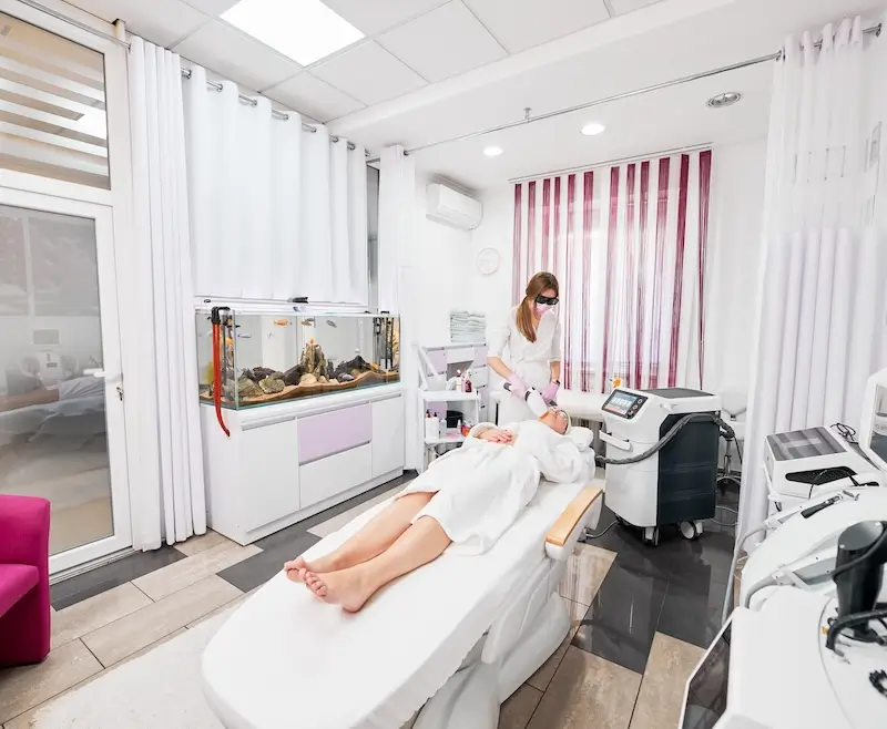 Cosmetologist holding equipment making procedure 2025 01 16 23 53 30 utc